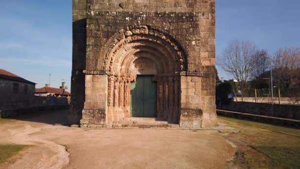 Cephe Süslü Arşitrav Onüçüncü Yüzyıl Romanesk Kilise Sao Salvador Bravaes — Stok video