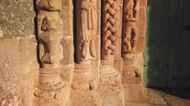 Прикрашений Architrave Сан Сальвадор Романської Церквою Тринадцяте Століття Bravaes — стокове відео