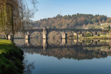 ponte da barca, antik Portekizli Köyü, kuzeyinde Portekiz minho Nehri Köprüsü