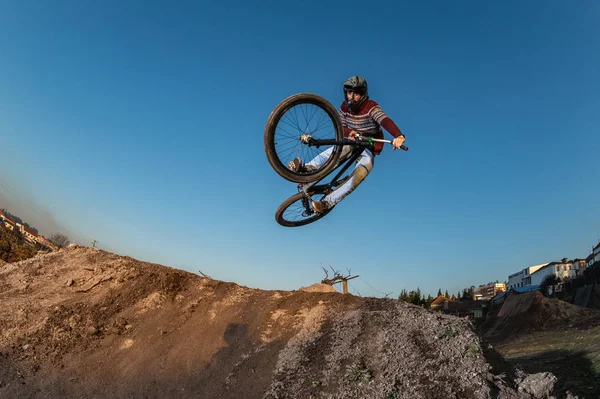 Vtt Vélo Sauter Par Dessus Sentier Terre Sur Une Piste — Photo