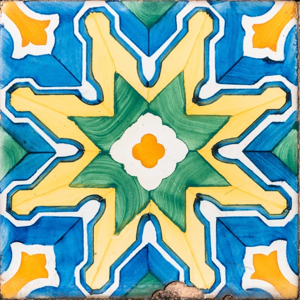 Eski Portekiz kiremitlerinin yakın plan detayları.