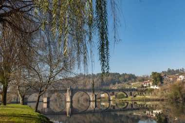 ponte da barca, antik Portekizli Köyü, kuzeyinde Portekiz minho Nehri Köprüsü
