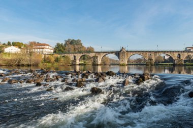 ponte da barca, antik Portekizli Köyü, kuzeyinde Portekiz minho Nehri Köprüsü