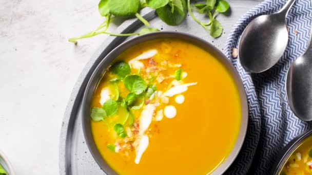 Healthy Pumpkin soup with cream and organic pumpkin seeds. — Stock Footage Healthy Pumpkin Soup Cream Organic Pumpkin Seeds Royalty Free Stock Video