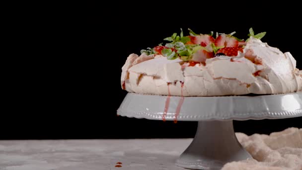 Gâteau Pavlova Aux Bleuets Frais Fraises Kiwis — Video