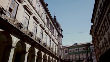 Braga, Portekiz - Şubat 2019 yaklaşık: Se de Braga için önde gelen sokaklarında arka Braga, Portekiz.