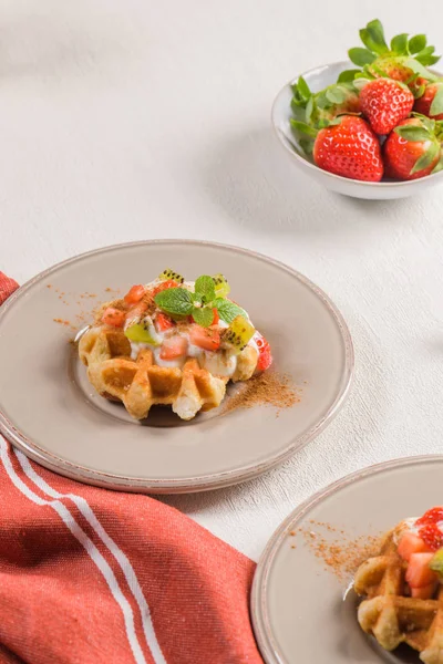 Fresh Egg Waffles Dessert Breakfast Yogurt Strawberries Kiwi — Stock Photo, Image