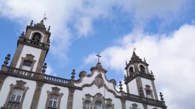 Viseu, Portekiz - Şubat 2019 yaklaşık: Görünüm Viseu Misericordia kilise ana girişinde. Celtic dönem başa Viseu şehir tarihi kökenleri.