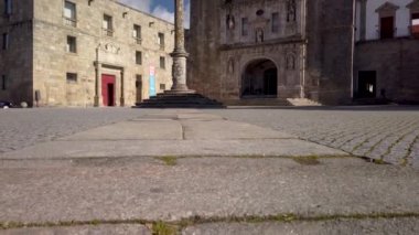 Viseu, Portekiz - Şubat 2019 yaklaşık: Manzaraya Katedrali ve Cloister Viseu içinde bina. Celtic dönem başa Viseu şehir tarihi kökenleri.