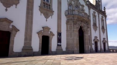 Viseu, Portekiz - Şubat 2019 yaklaşık: Görünüm Viseu Misericordia kilise ana girişinde. Celtic dönem başa Viseu şehir tarihi kökenleri.