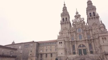Santiago De Compostela, İspanya - Şubat 2019 yaklaşık: Santiago de Compostela Katedrali bozluk kare görünümden. Katedrali, Saint James, İspanya. Galiçya, hac.