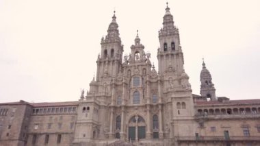 Santiago De Compostela, İspanya - Şubat 2019 yaklaşık: Santiago de Compostela Katedrali bozluk kare görünümden. Katedrali, Saint James, İspanya. Galiçya, hac.