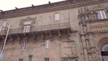 Santiago De Compostela, İspanya - Şubat 2019 yaklaşık: Görünümü Hostal Dos Reis Catolicos otel güzel cephe inşa dünyanın ilk otel olarak kabul edilir 1486.