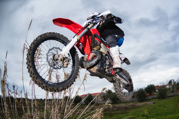 Enduro kerékpár lovas — Stock Fotó