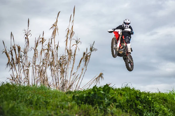 Enduro cykel ryttare — Stockfoto