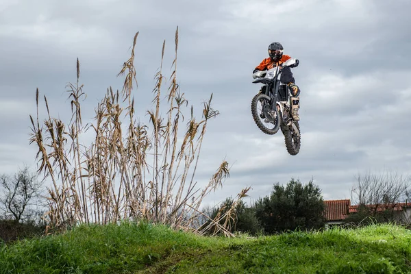 Enduro cykel ryttare — Stockfoto