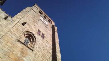 Basilica bizim Lady of Assumption, daha iyi Evora Katedrali olarak bilinen, ya da sadece se de Evora. Alentejo. Portekiz