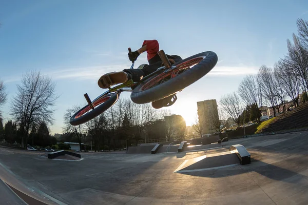 High BMX jump — Stock Photo, Image