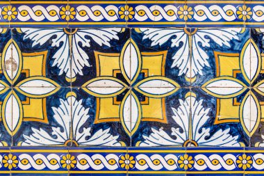 Klasik azulejos, geleneksel Portekiz fayansları.