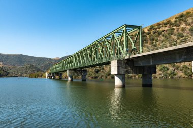 Douro Vadi Manzaralı Ferradosa Köprüsü yakınlarında