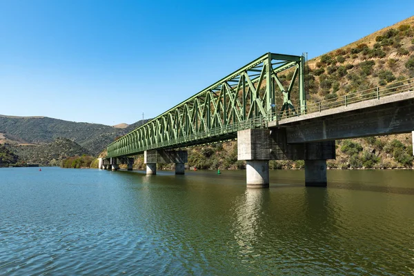 Widokiem na dolinę Douro w pobliżu mostu Ferradosa — Zdjęcie stockowe