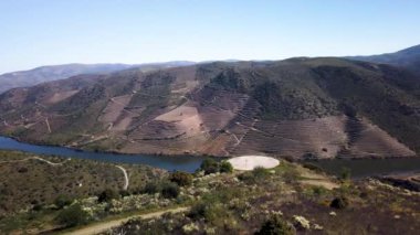 Nehir Douro nehir COA ağzına yanında. Vila Nova de Foz CA Belediyesi. Douro bölgesi.