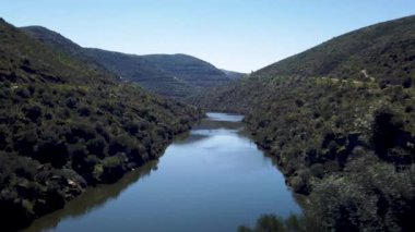 Nehir Douro nehir COA ağzına yanında. Vila Nova de Foz CA Belediyesi. Douro bölgesi.