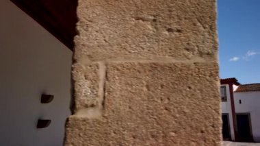 Arcade ve Saat Kulesi, Sao Joao de Pesqueira, Douro Valley, Portekiz.