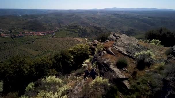 圣加布里埃尔的教堂景观周围的景观 Vila Nova Foz Coa 葡萄牙 — 图库视频影像