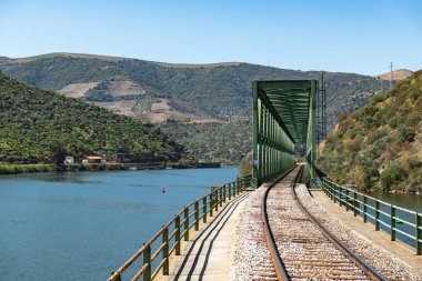Douro Vadi Manzaralı Ferradosa Köprüsü yakınlarında