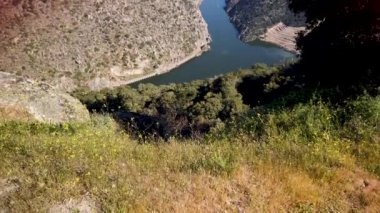 Valeira Barajı ve çevresindeki peyzaj Köyü Sao Joao da Pesqueira, Portekiz yakın. Kavram Portekiz seyahat ve Portekiz en güzel yerleri.
