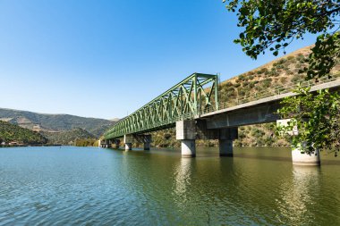 Douro Vadi Manzaralı Ferradosa Köprüsü yakınlarında