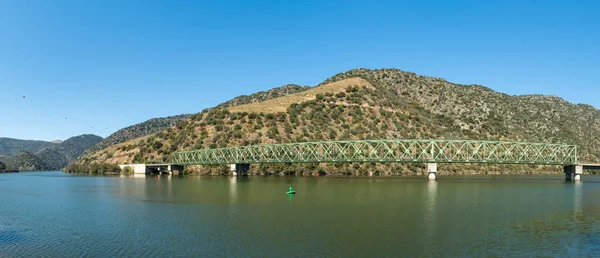 Douro valley view near the Ferradosa bridge — Stock Photo, Image