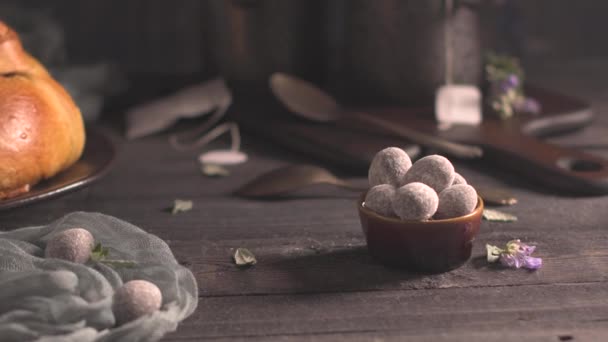 Folar Pasquale Con Uovo Sul Tavolo Legno — Video Stock