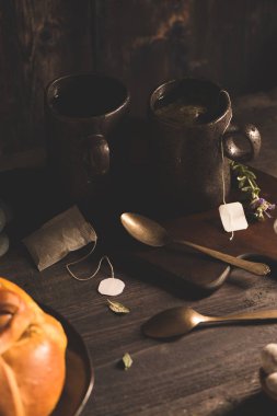 Paskalya yumurtası ve çay