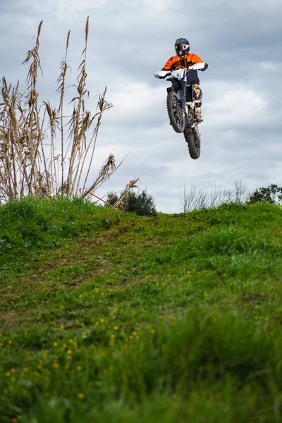 Enduro 자전거 라이더 — 스톡 사진