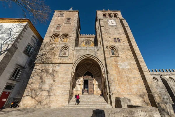 Katedral tillägnad Jungfru Maria i Evora — Stockfoto