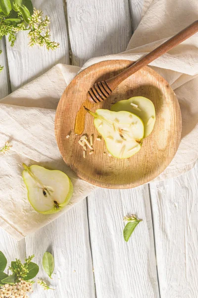 Tasty pears with honey and nuts — Stock Photo, Image