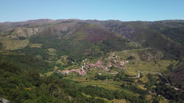 露台景点 米拉杜罗多斯索卡尔科斯 俯瞰农业梯田 著名的西藏风格景观 波尔塔科瓦地方 西斯特洛 阿尔科斯德瓦尔德韦斯 葡萄牙 — 图库视频影像