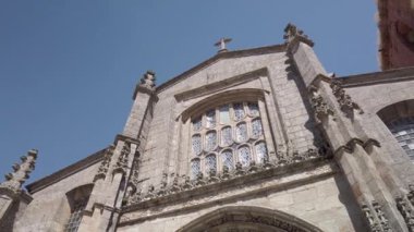 Portekiz'in Lamego Katedrali'nin ana cephesinin ayrıntıları.