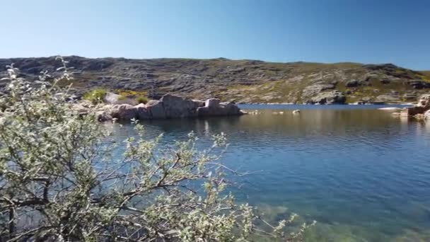 Lagoa Comprida Největší Jezero Přírodního Parku Serra Estrela Portugalsko — Stock video