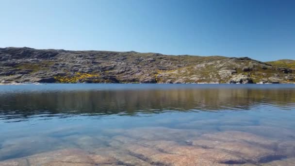 Lagoa Comprida Jest Największym Jeziorem Serra Estrela Natural Park Portugalia — Wideo stockowe