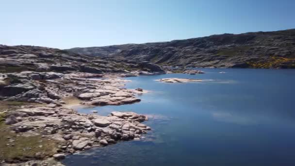Lagoa Comprida Den Största Sjön Serra Estrela Naturpark Portugal — Stockvideo
