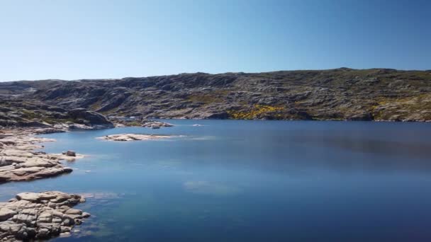 Lagoa Comprida Lago Más Grande Del Parque Natural Serra Estrela — Vídeos de Stock