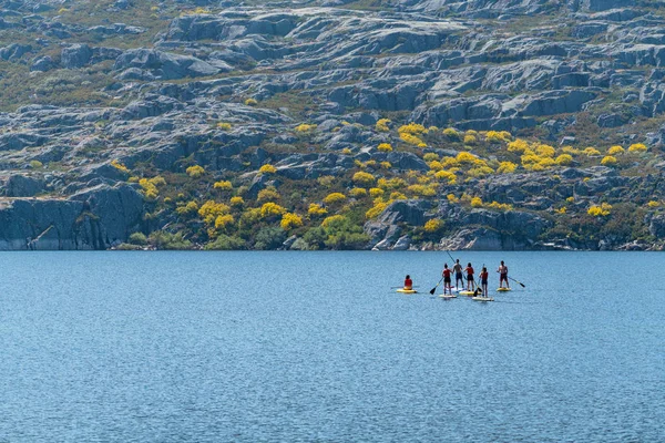 Levante-se remo em um lago — Fotografia de Stock