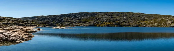 Lagoa Comprida en Serra da Estrela Parque natural, Portugal —  Fotos de Stock