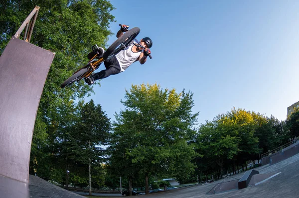 Stunt mit dem Fahrrad — Stockfoto