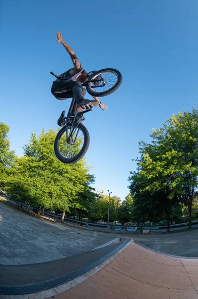 Stunt mit dem Fahrrad — Stockfoto
