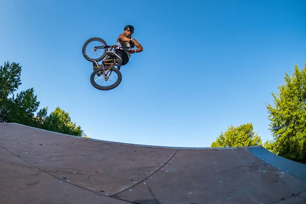 Stunt mit dem Fahrrad — Stockfoto