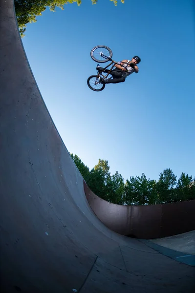 Stunt mit dem Fahrrad — Stockfoto